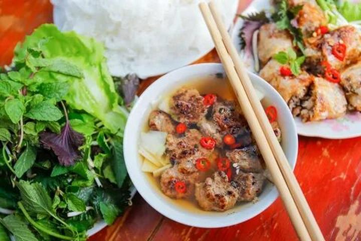 Chuyên gia Hotspot Matrix phân tích: Phương Oanh diện set đồ 50 và marketing video
